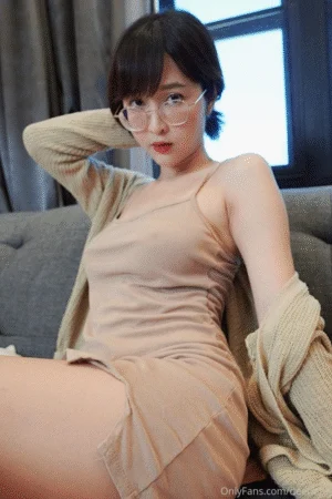 Clip cô giáo Deerlong dạy sinh đeo kính phần 2