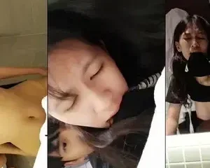 Cô bạn thân da trắng vú to hồng hào làm tình trong phòng tắm