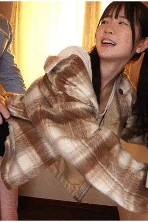 SONE-822_Sang nhà người yêu thấy em gái ngủ ngon lành trên ghế xofa